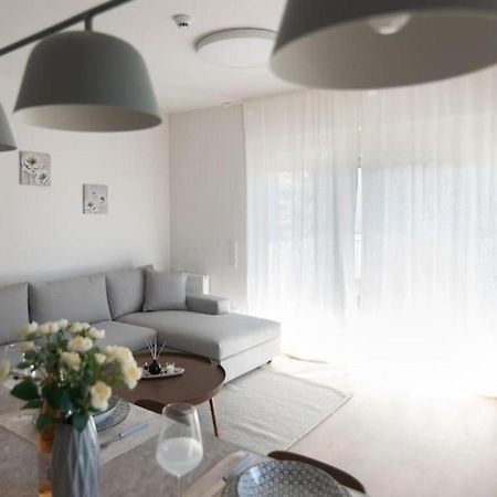 Bright Apartment In The New Building アテネ エクステリア 写真