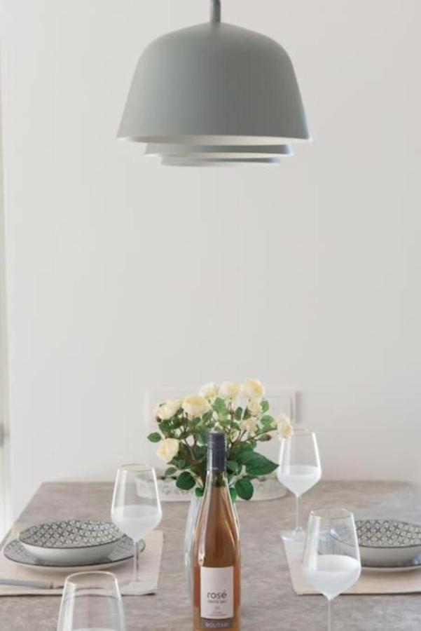 Bright Apartment In The New Building アテネ エクステリア 写真