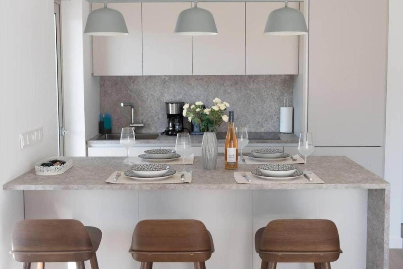 Bright Apartment In The New Building アテネ エクステリア 写真